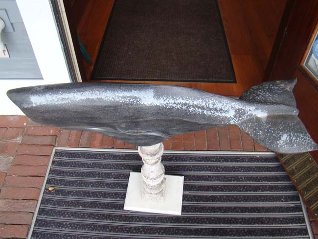 A charming folk art carving of a sperm whale, 20th century — image 2